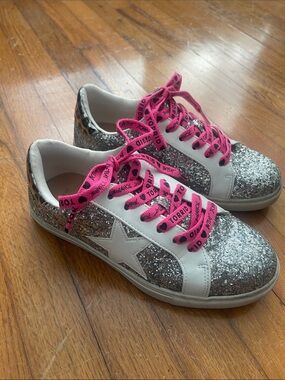 Torrid - Betsy Johnson - Silver Glitter Star Sneakers with Pink Laces